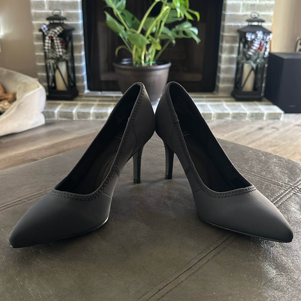 Navy stretch heels
